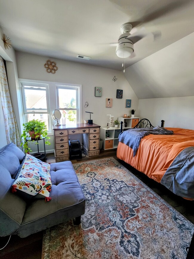 Photo - 2204 E Locust St Unidad 2104