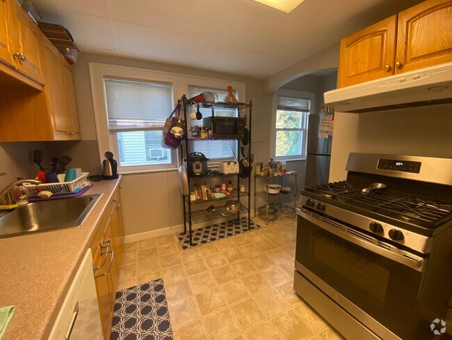 Building Photo - 76 Endicott Ave Unit 2 Rental