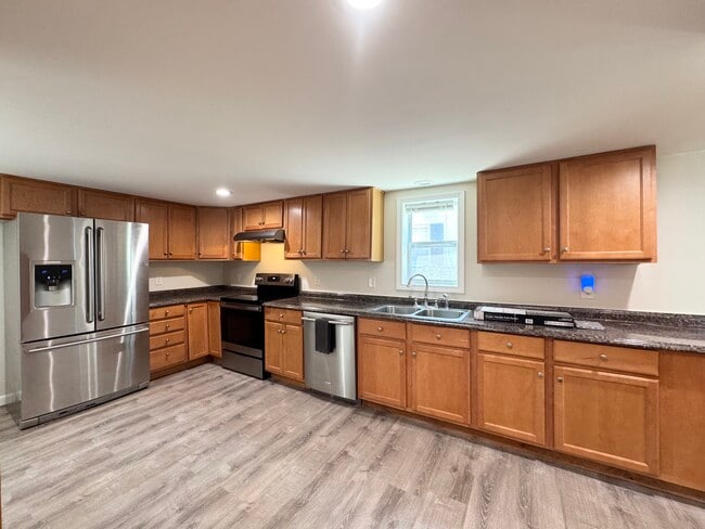 Building Photo - 14 -16 Summer St Unit 14 Summer St Rental