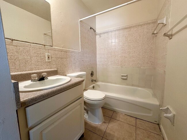 Photo - 300 20th St Unidad 8