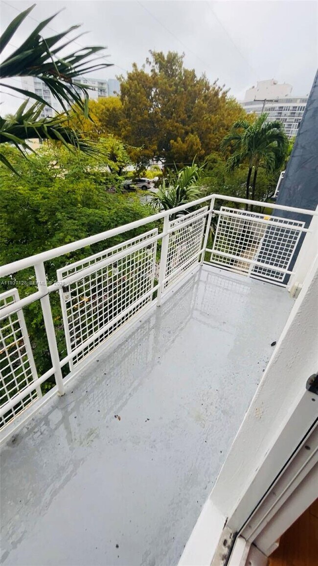 Photo - 960 Bay Dr Unit 910