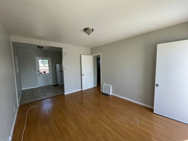 649 Hawthorne St Unit B