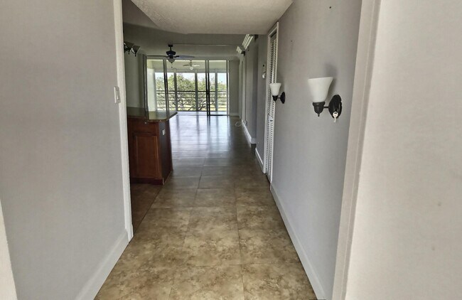 Building Photo - 3080 N Course Dr Unit Gorgeous 2 bed 2 bath Rental