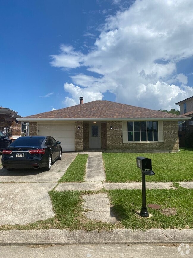 Building Photo - Fab New Orleans East Home