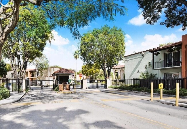 Building Photo - 10740 N Kendall Dr Unit L13 Rental