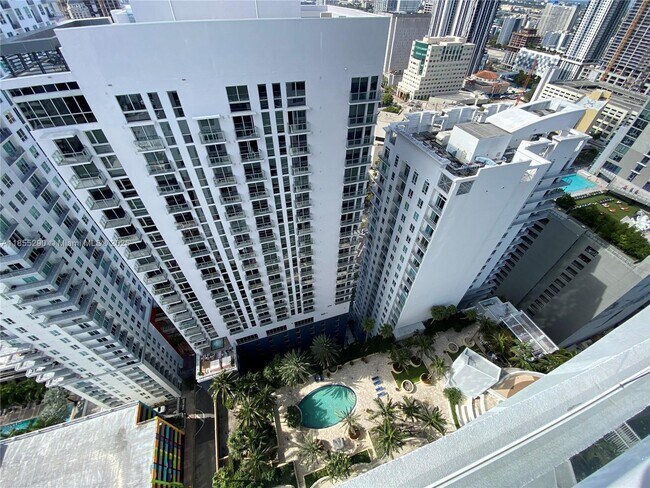 Photo - 253 NE 2nd St Unidad 3306