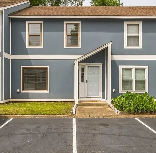 Building Photo - Beautiful Unit overlooking the Little Cree... Rental
