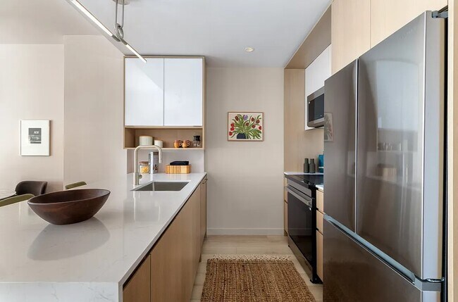 Building Photo - 633 3rd Ave Unit 11G