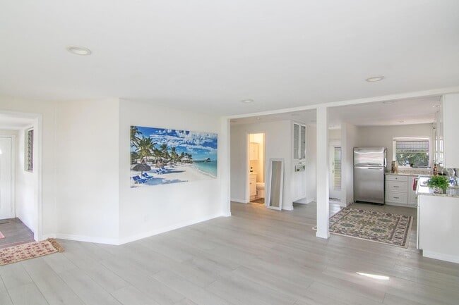 Photo - 422 N Broadway