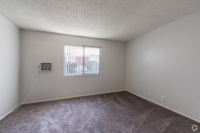 1BR, 1 BA - 740SF - Bedroom