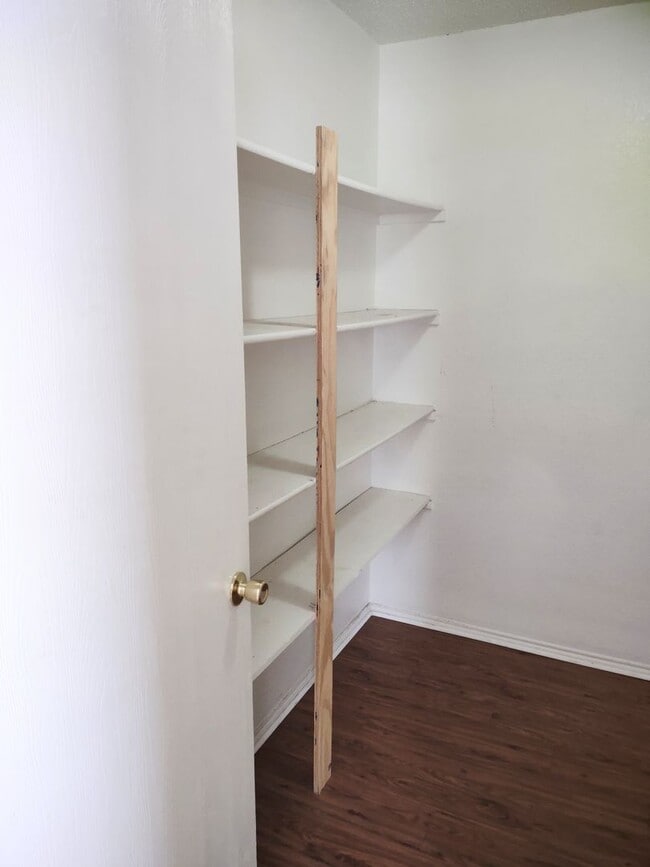 Building Photo - $1945  3 bedroom / 2 bath house in Quail Run in Sanger