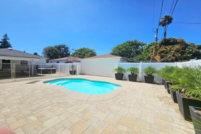436 N Cordova St