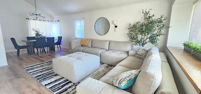 Photo - 946 Roosevelt St