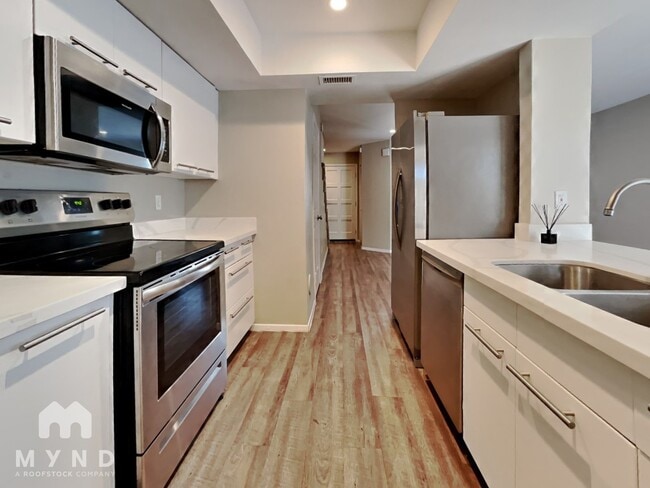 Building Photo - 1404 La Jolla Dr Rental