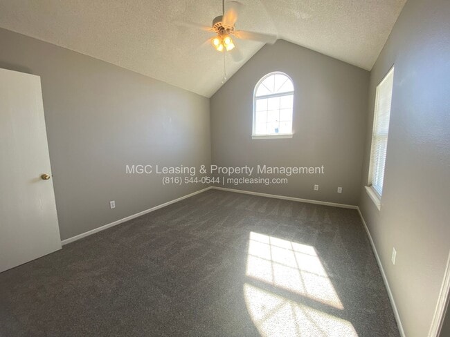 Photo - 908-914 Garden Way