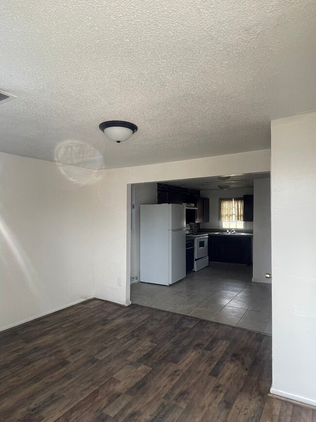 Photo - 520 Buckley St