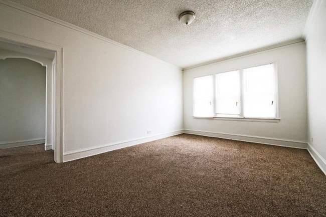 Photo - 1042 N Leamington Ave