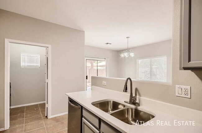 Photo - 805 E Drifter Pl