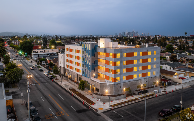 Building Photo - 4238 S. Western Ave Rental