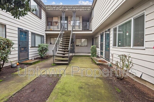 Photo - 8061 NE Flanders St