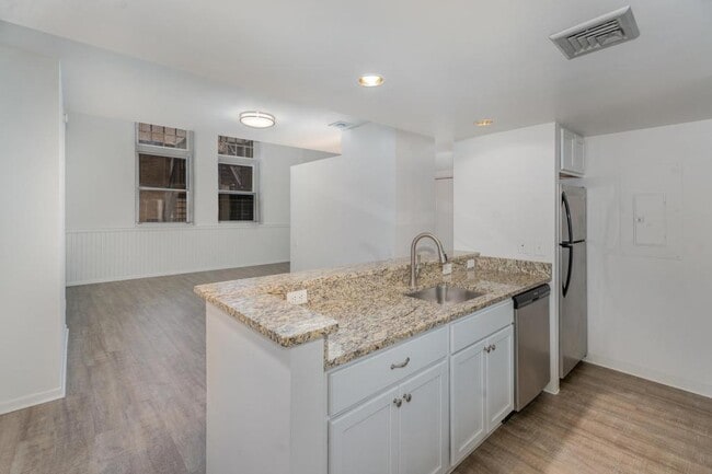 Photo - 133 W Locust St