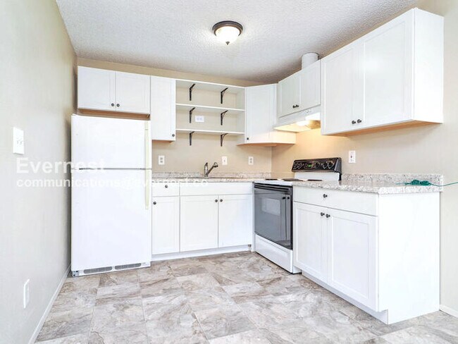 Photo - 301 E 2nd St