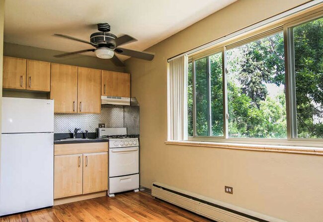 1777 Cocina - Aperture Apartments