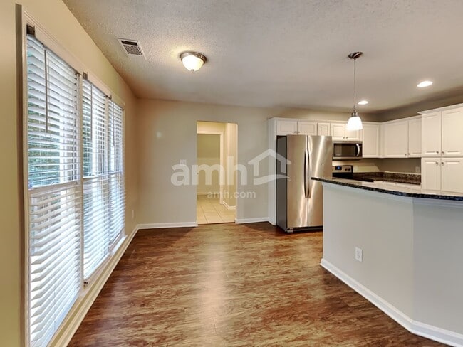 Photo - 581 Thornbush Ter