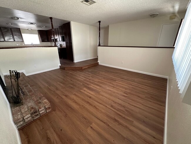 Building Photo - Remodeled/$500 move in special/3 bedroom HOME