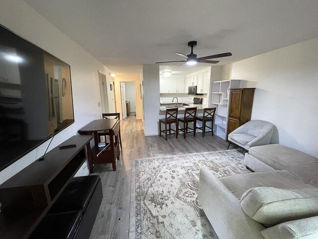 Photo - Kihei Shores - Furnished 2 Bed/2Bath Condo - Pool and Hot Tub - 2 Parking Spaces