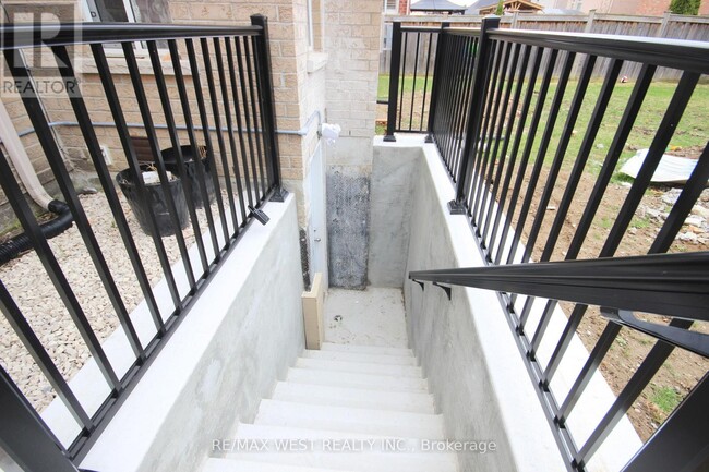 Photo - 152 The Queensway