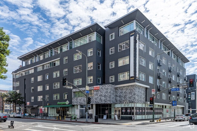 Building Photo - 4th & Main