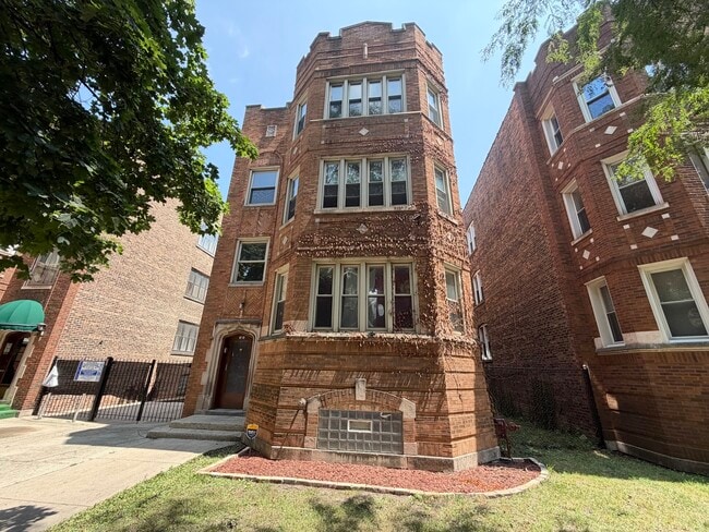 Building Photo - 7821 S Phillips Ave