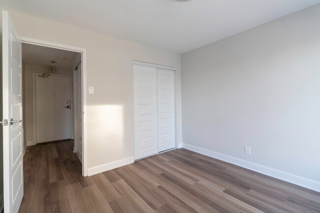 Photo - 3474 Hutchison