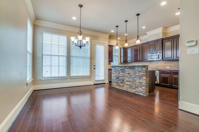 Photo - Luxury East Shore living with Lake Woodlands views!