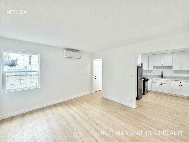 Photo - 5723 Willowcrest Ave Unidad 4