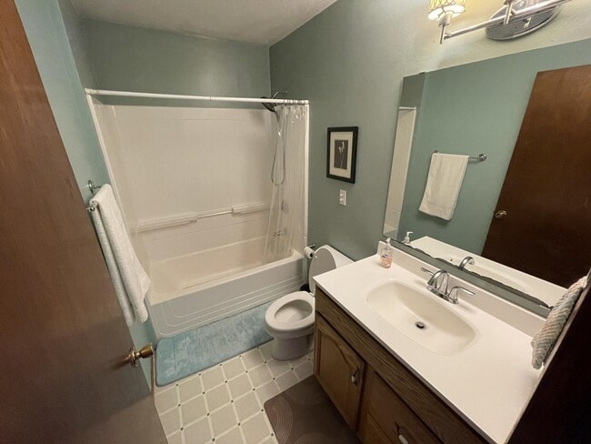 Photo - 1708 Howlett Ln