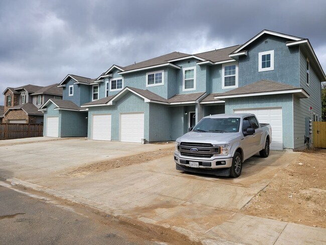 Building Photo - Town home for rent