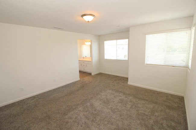 Photo - 651 Farmhouse Ave