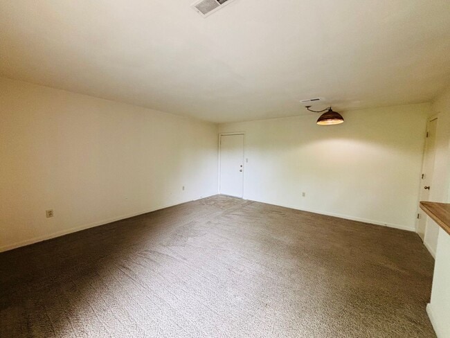 Photo - 844 Claytor Square