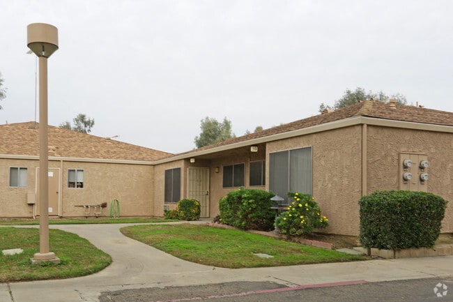 Photo - Tulare Garden Apartments