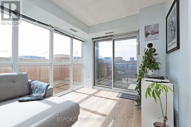 Photo - 125 Western Battery Rd Unité 610