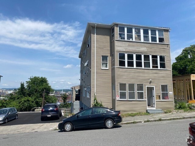 Building Photo - 23 Norfolk St Unit B Rental