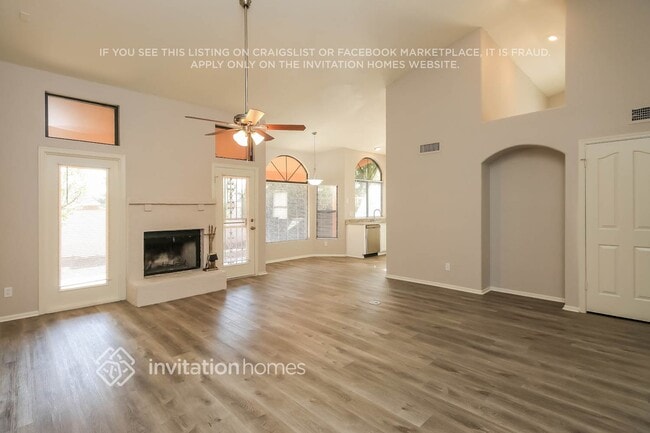 Photo - 213 N Honeysuckle Ln