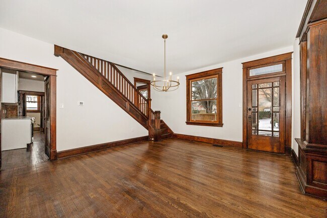 Photo - 2 College Ave