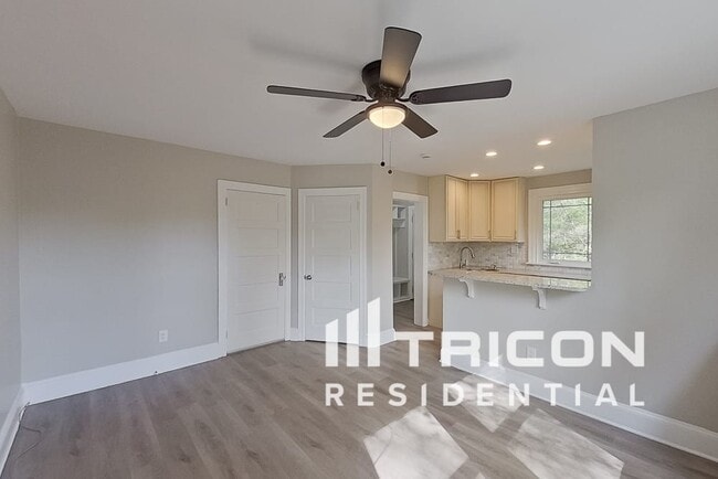 Photo - 407 W Waverly Rd