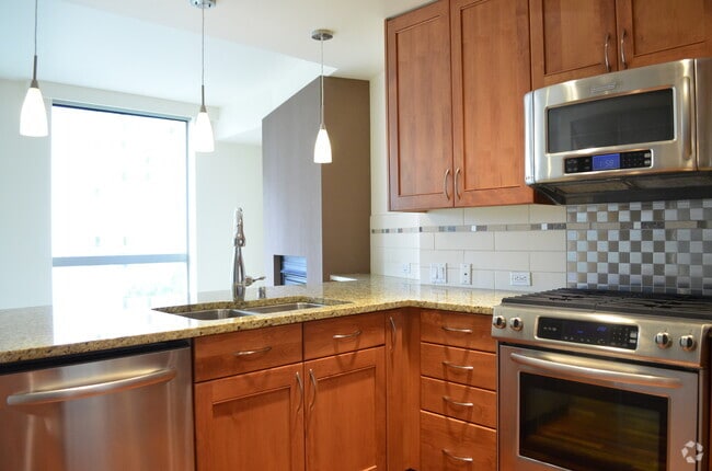 Building Photo - Bellevue Condo with Timeless Charm