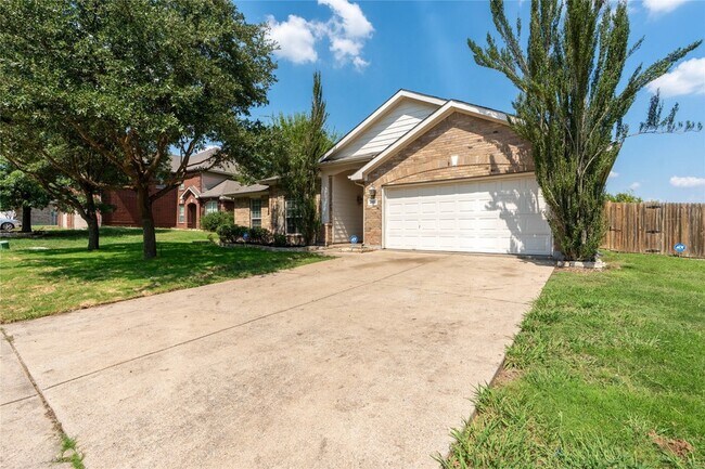 Building Photo - 2105 Sumac Dr Rental