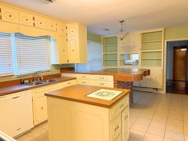 Photo - 1400 9th Ave