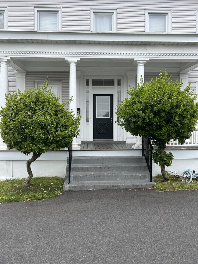 Building Photo - 52 Marlborough Ave Unit 1